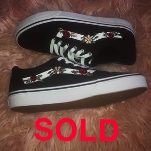 ❗️SOLD ON OTHER SITE❗️Women’s Vans Ward Floral